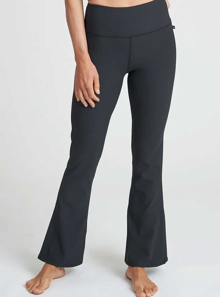 Thrive Société Women's Side Slit Flare Leggings - Black