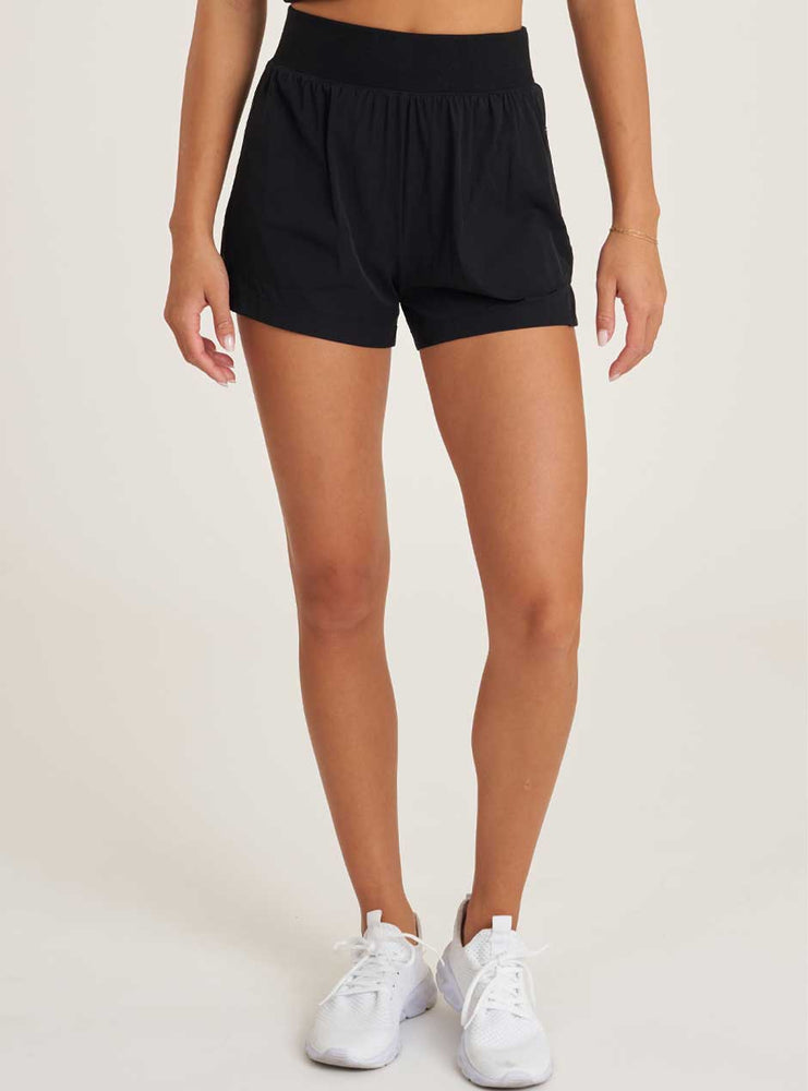 Thrive Société Women's Angled Inset Running Shorts - Black